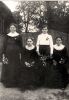 Sabak Aleksandra (1896), Weronika Łuszkiewicz (1895), Bronisława Sabak (1900) i Weronika Sabak (1898). Sabakówny to córki Stanisława i Agnieszki Sabak, a Weronika Łuszkiewicz to córka Andrzeja i Zofii Pazura